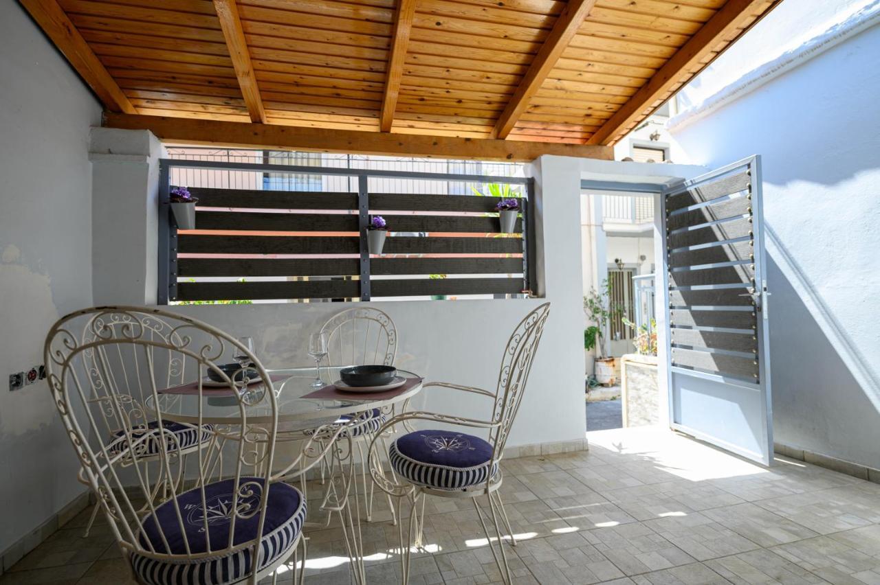 Zen Hut Apartment Каламата Екстериор снимка